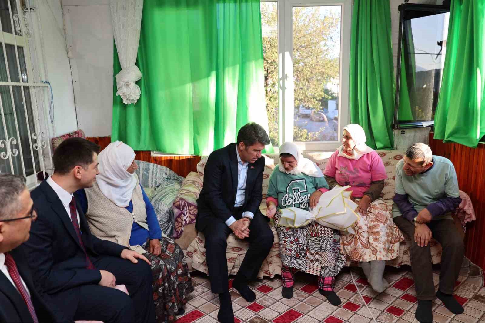 Hayatını üç engelli evladına adadı, devlet yalnız bırakmadı
