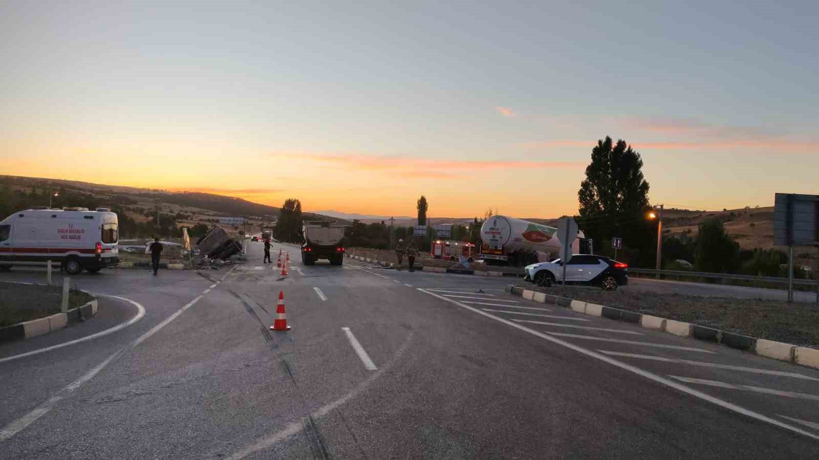 Kamyon ile LNG tankeri çarpıştı: 3 yaralı