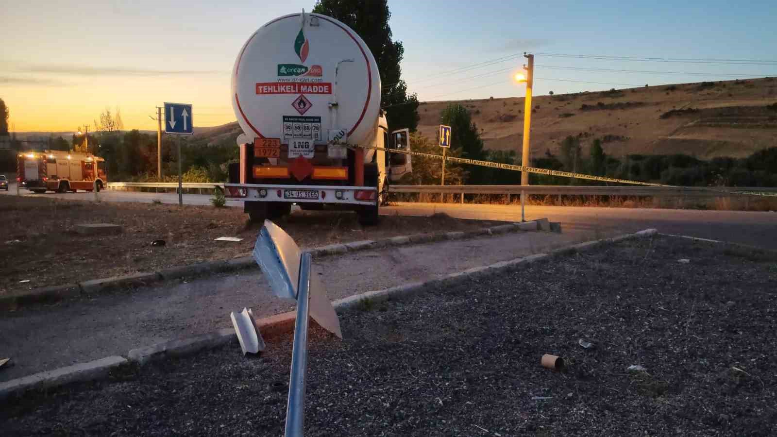 Kamyon ile LNG tankeri çarpıştı: 3 yaralı