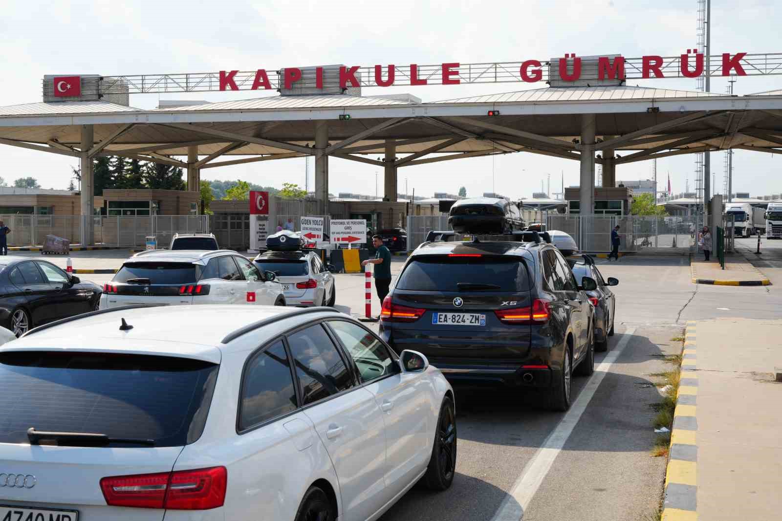 Gurbetçilerin Avrupa’ya dönüş yolunda hüzünlü vedası