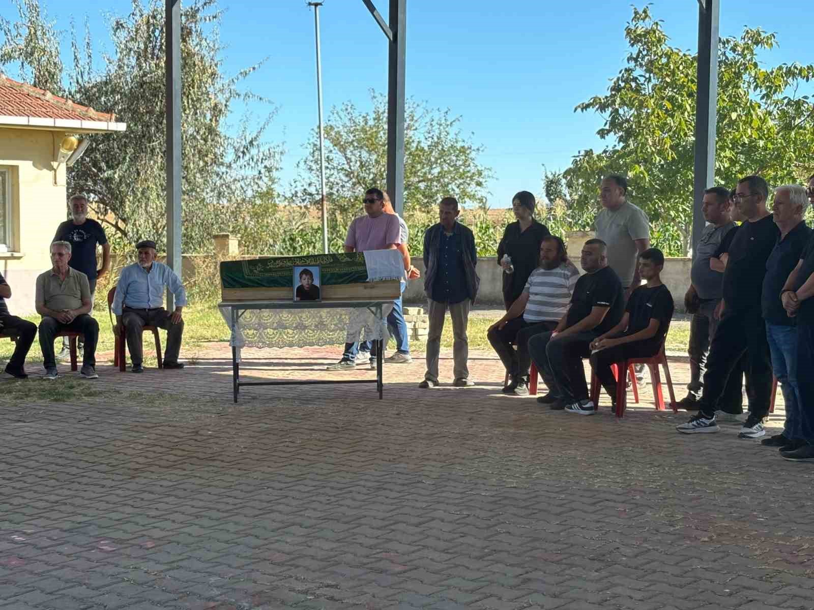 Babaeski’de kazada hayatını kaybeden çocuk son yolculuğuna uğurlandı
