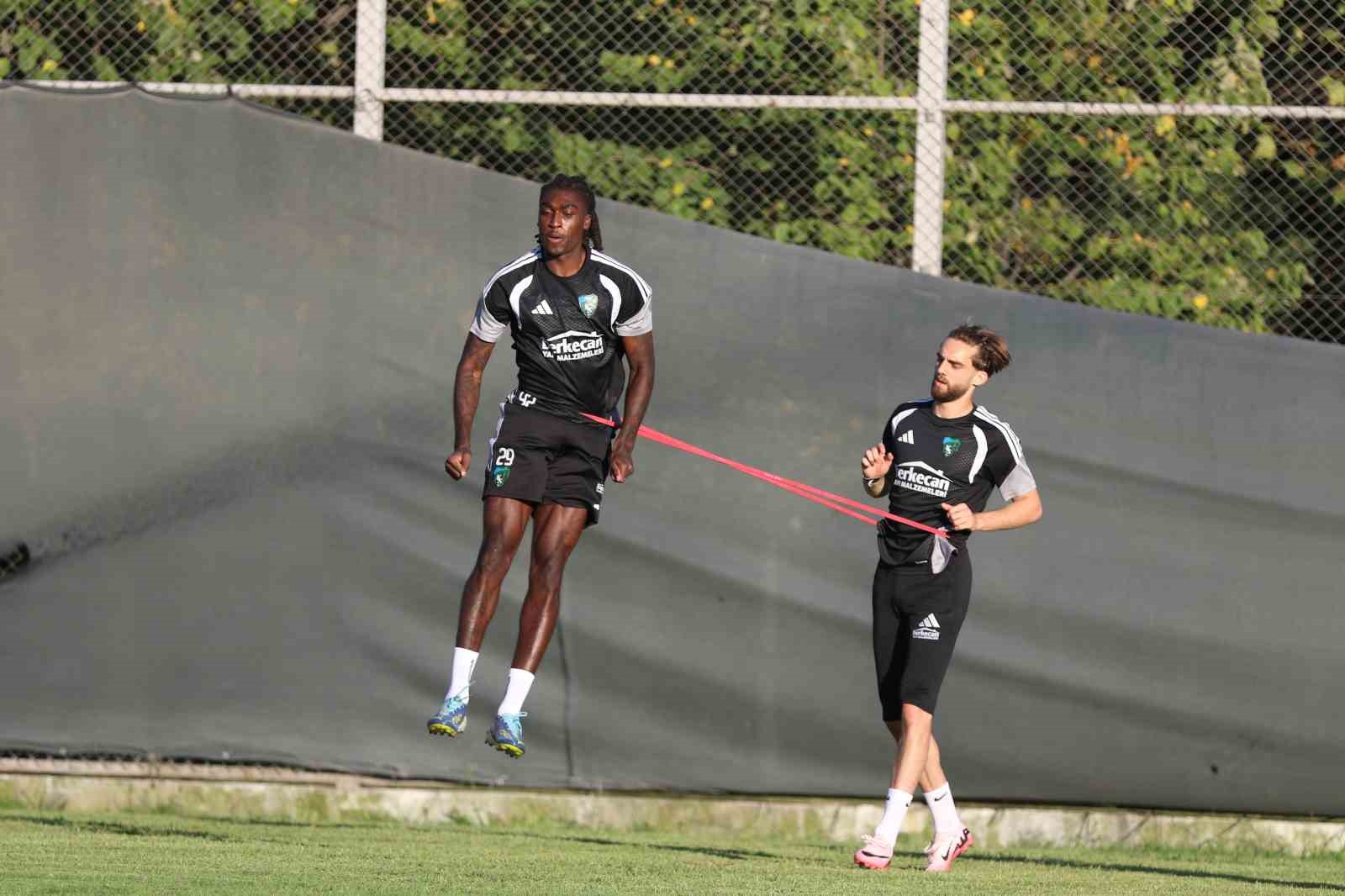 Kocaelispor, Galatasaray deplasmanına hazırlanıyor