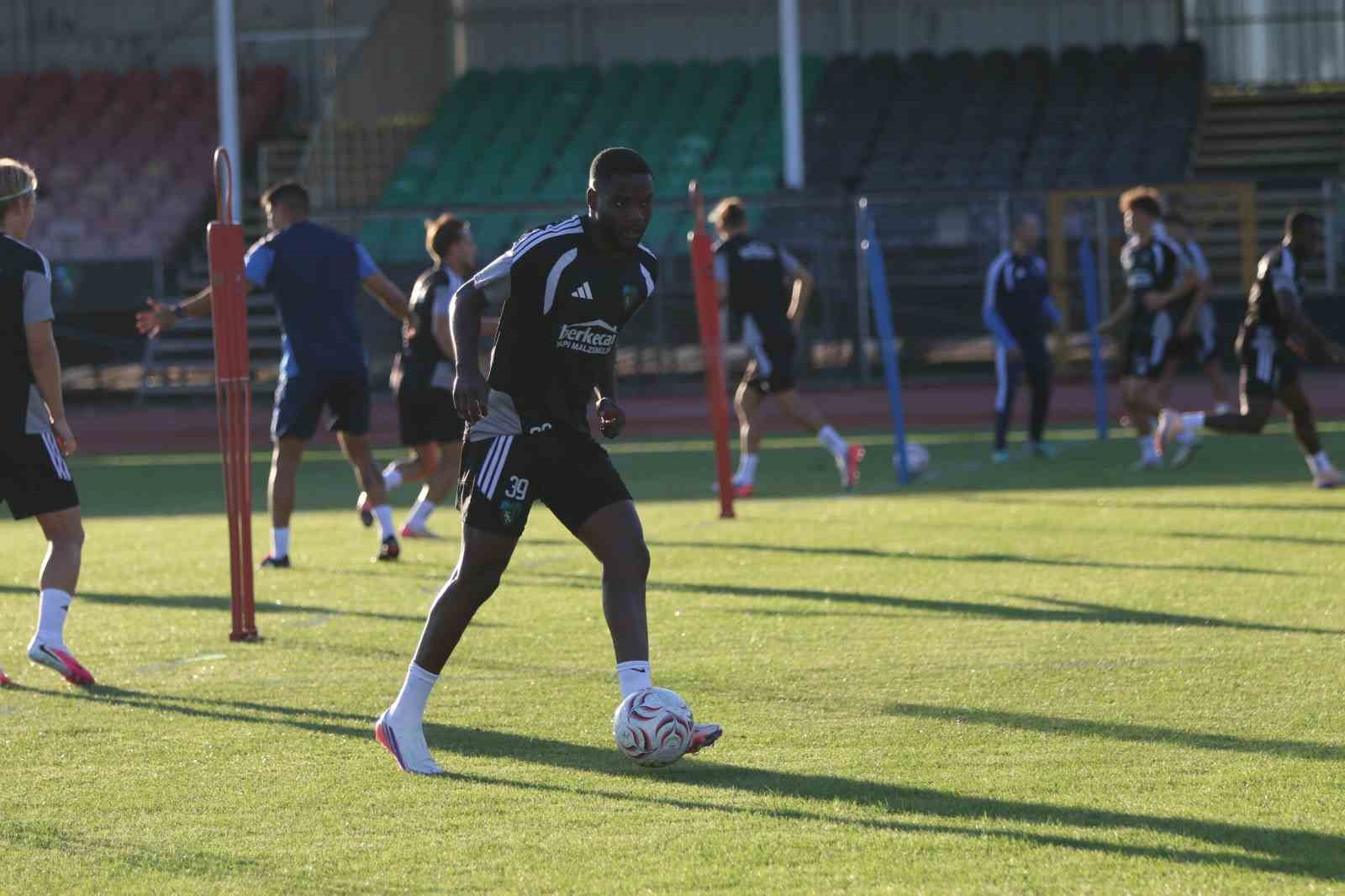 Kocaelispor, Galatasaray deplasmanına hazırlanıyor