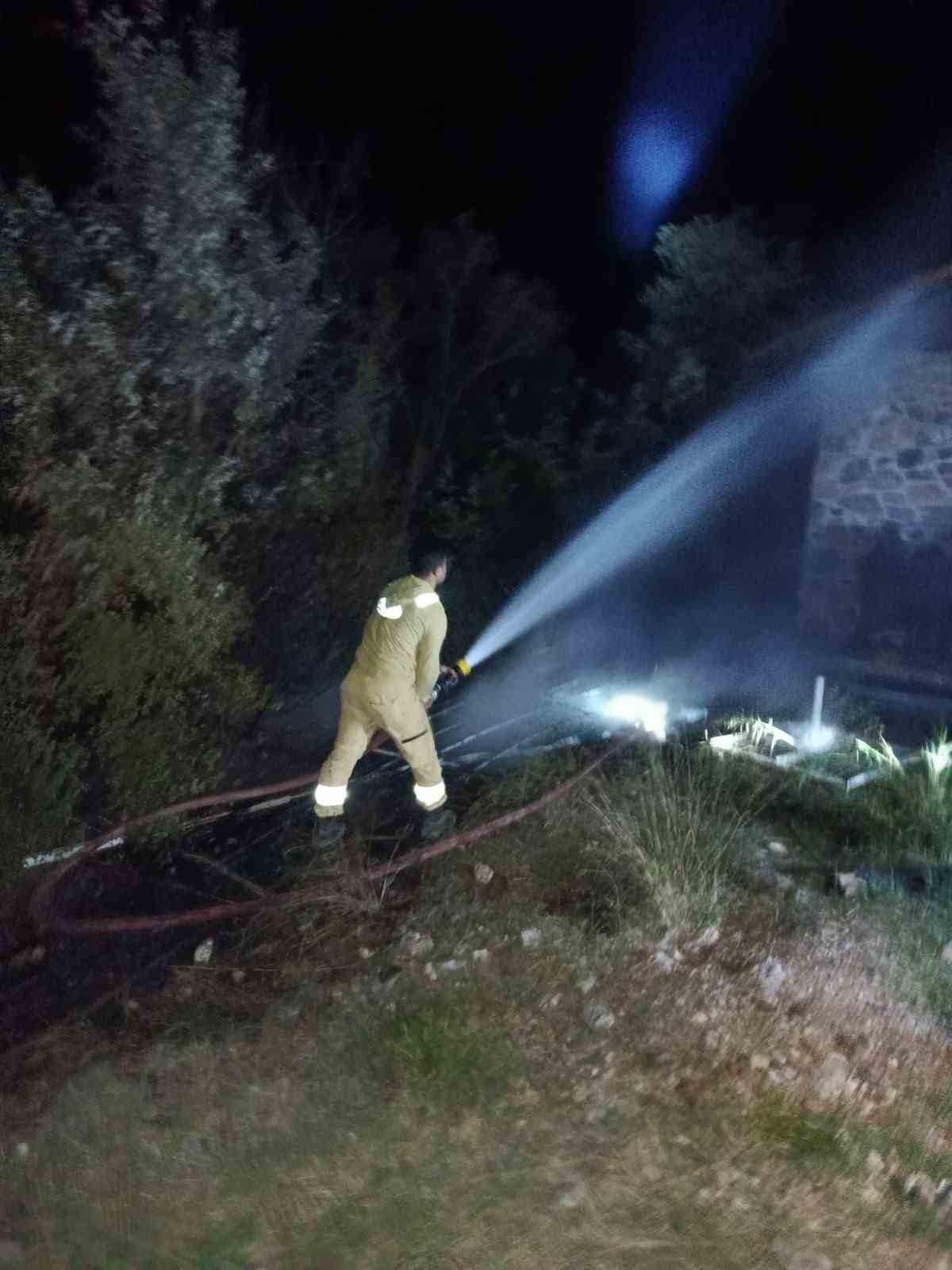 Osmaniye’de çıkan orman yangını büyümeden söndürüldü