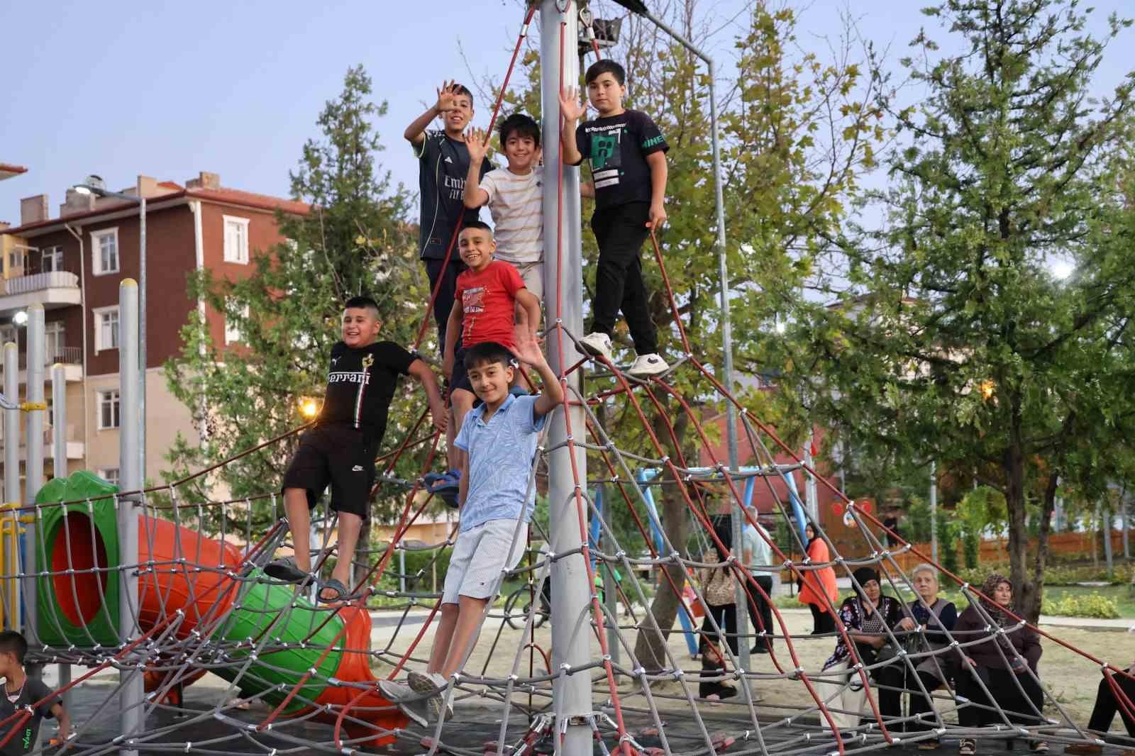Kırıkkale’de iki park törenle hizmete açıldı