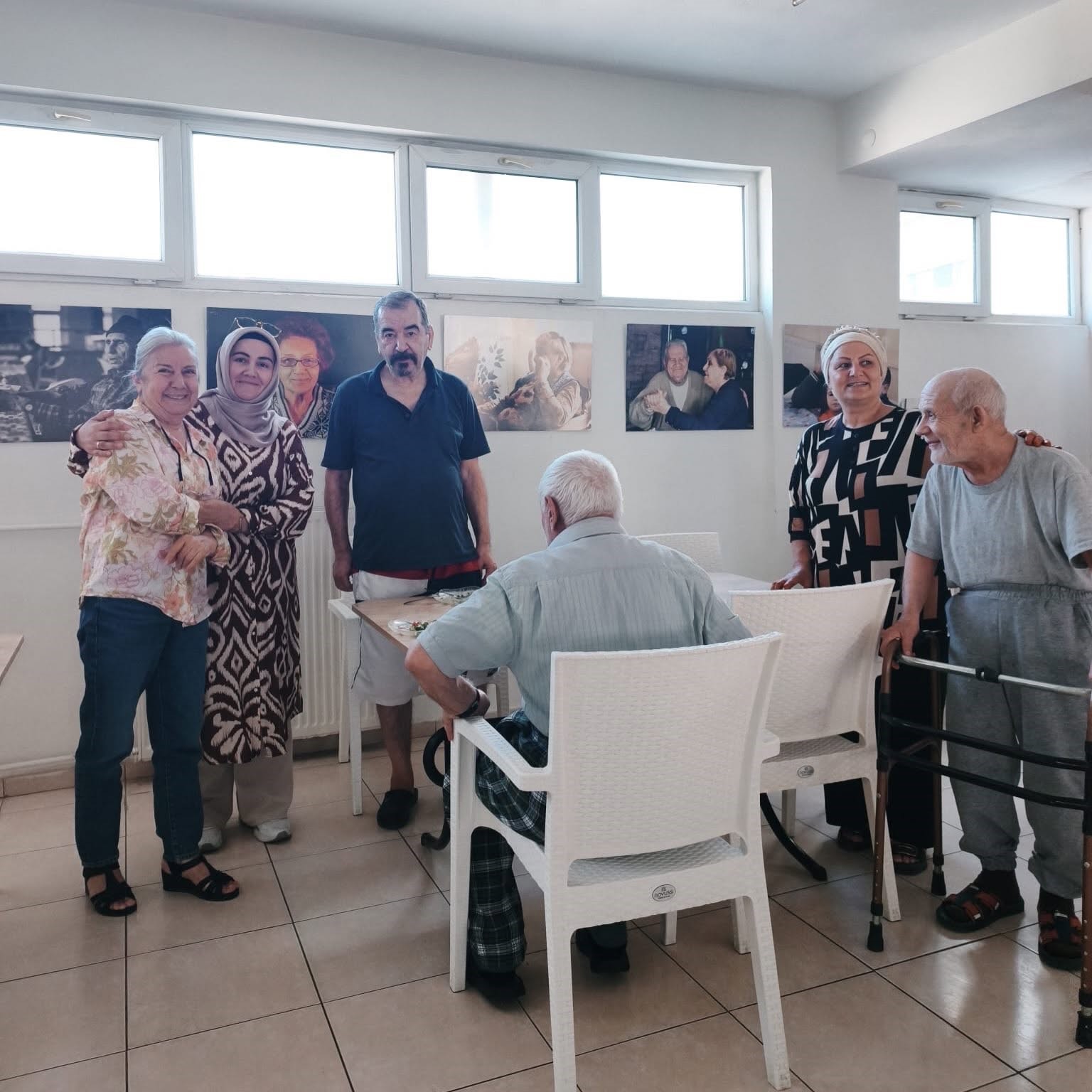 Burhaniye’de kadın muhtardan huzurevi ziyareti