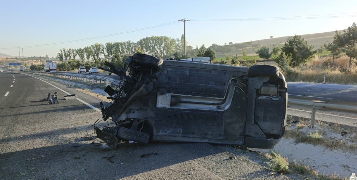 Sivrihisar’da kontrolden çıkan otomobil yan yattı: 1 yaralı