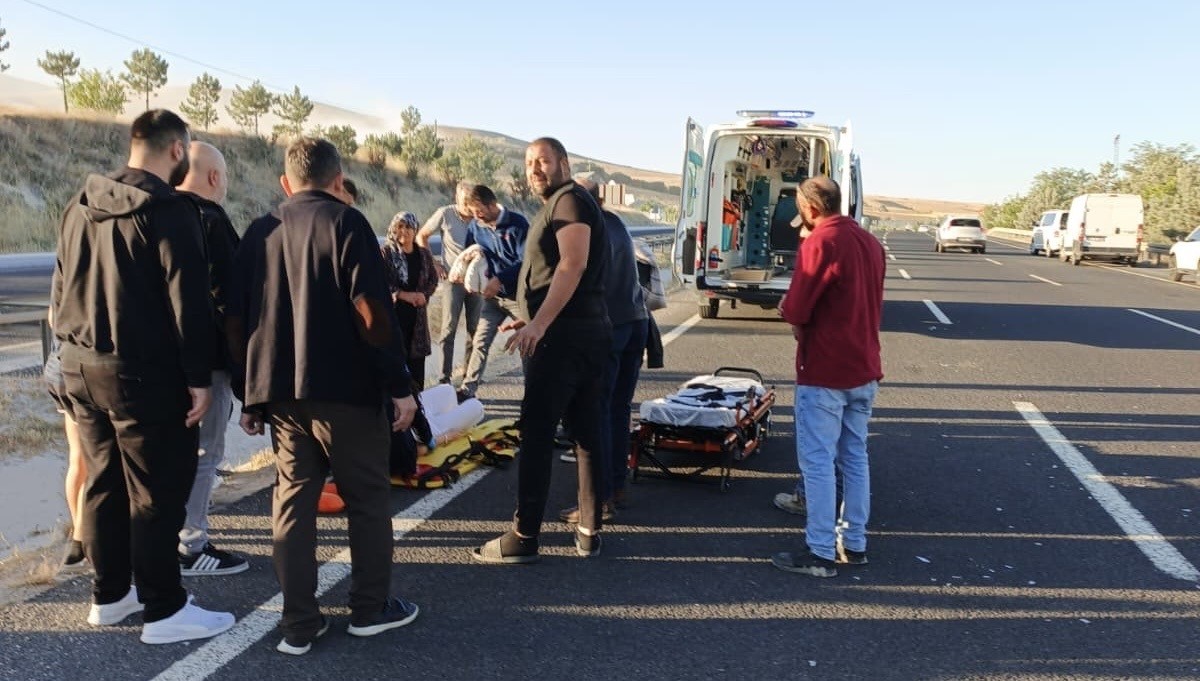 Sivrihisar’da kontrolden çıkan otomobil yan yattı: 1 yaralı