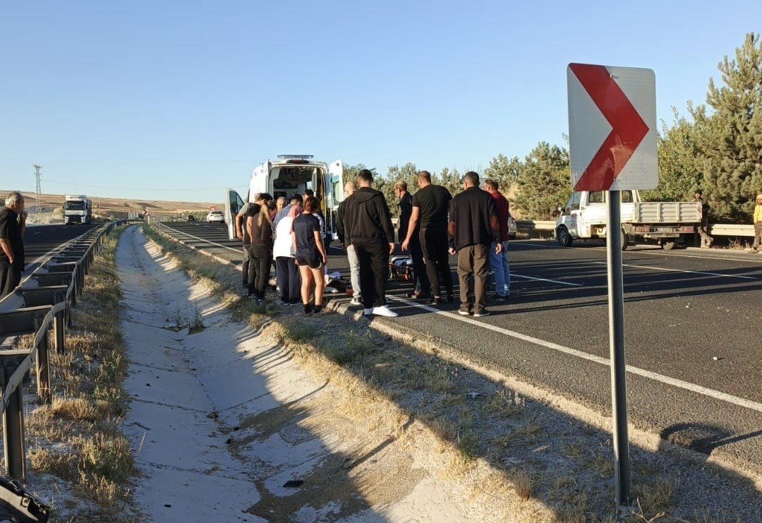 Sivrihisar’da kontrolden çıkan otomobil yan yattı: 1 yaralı