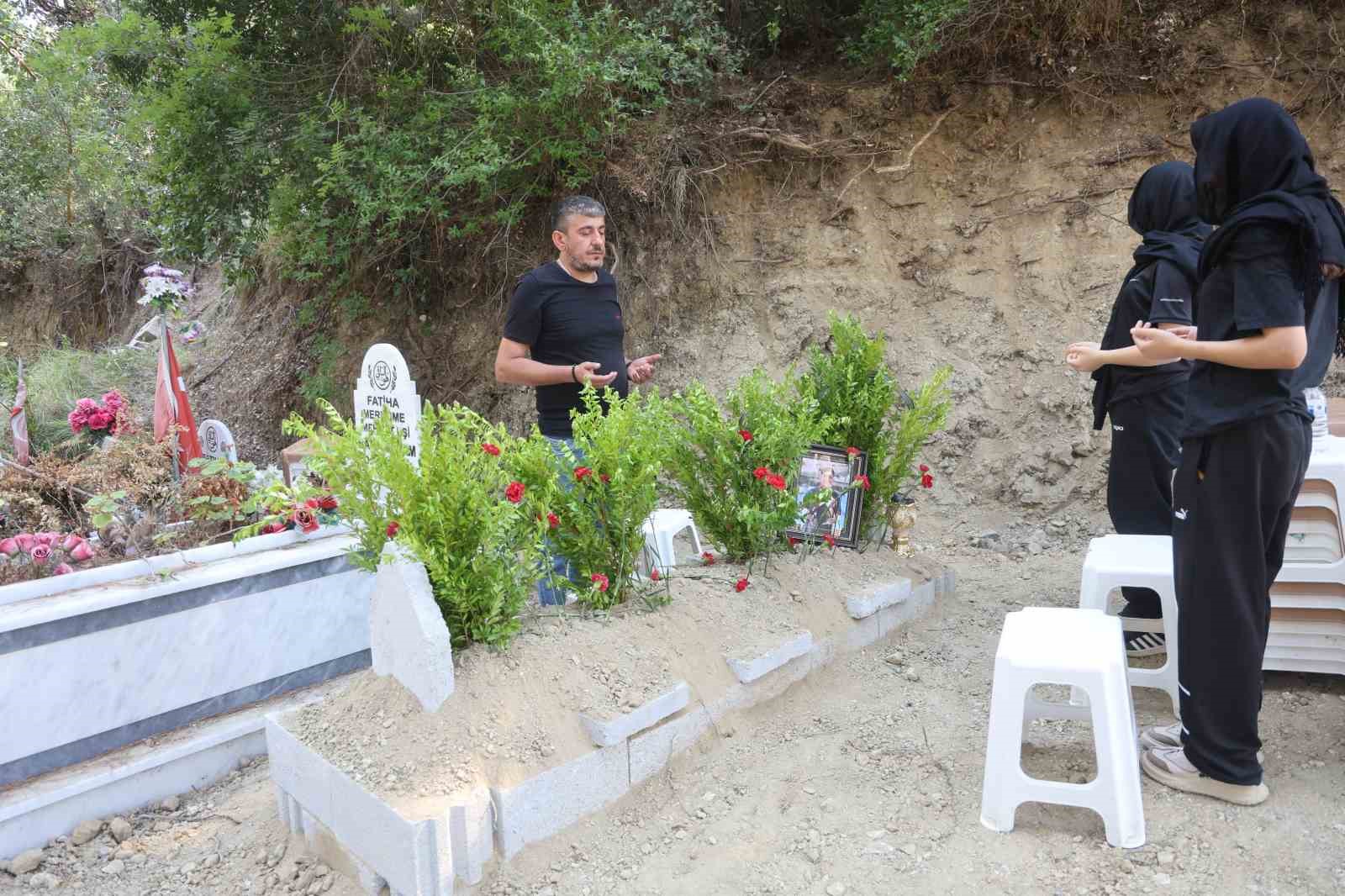 Araç klimasındaki gaz patlaması nedeniyle hayatını kaybeden 13 yaşındaki çırak, son yolculuğuna uğurlandı