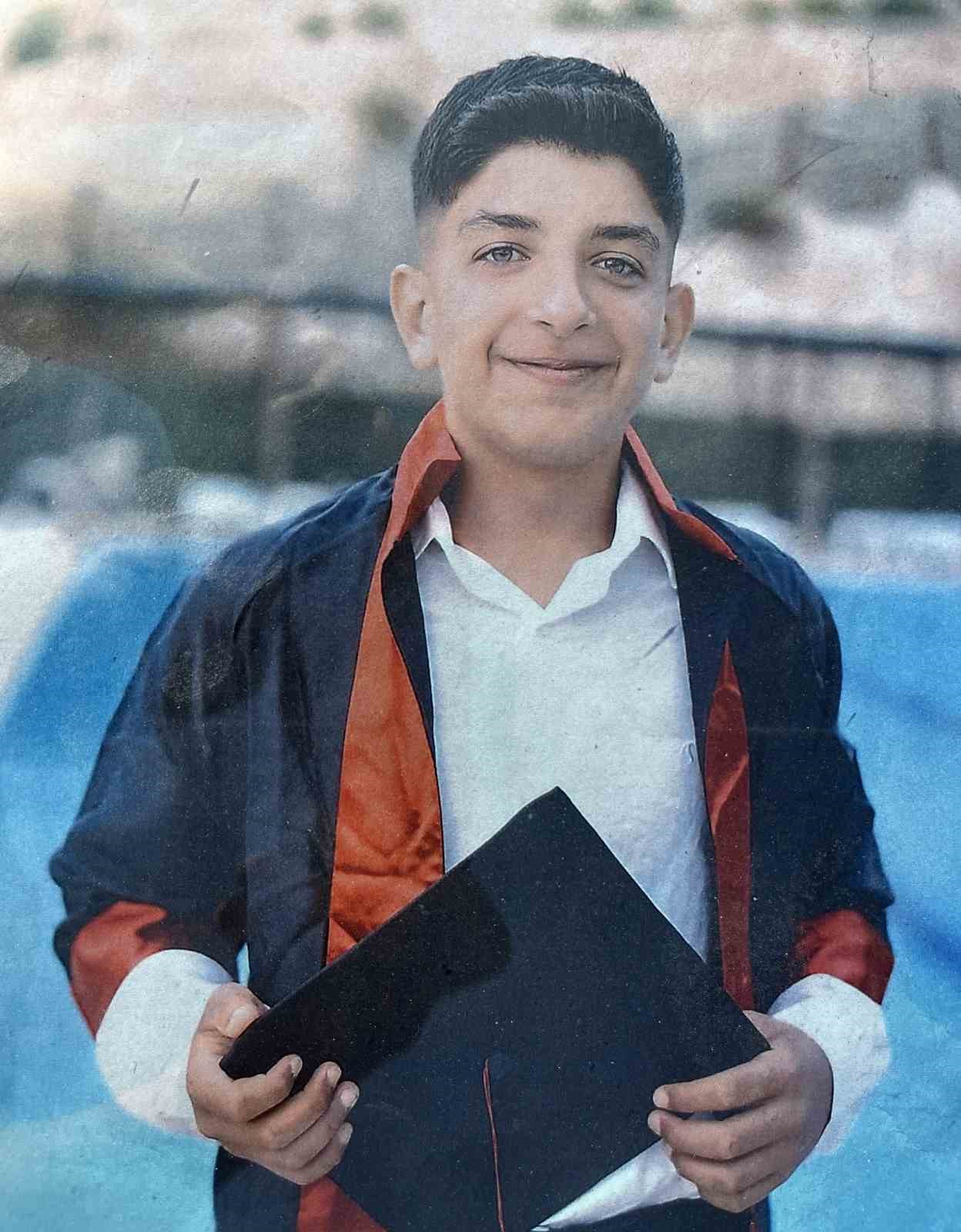 Araç klimasındaki gaz patlaması nedeniyle hayatını kaybeden 13 yaşındaki çırak, son yolculuğuna uğurlandı