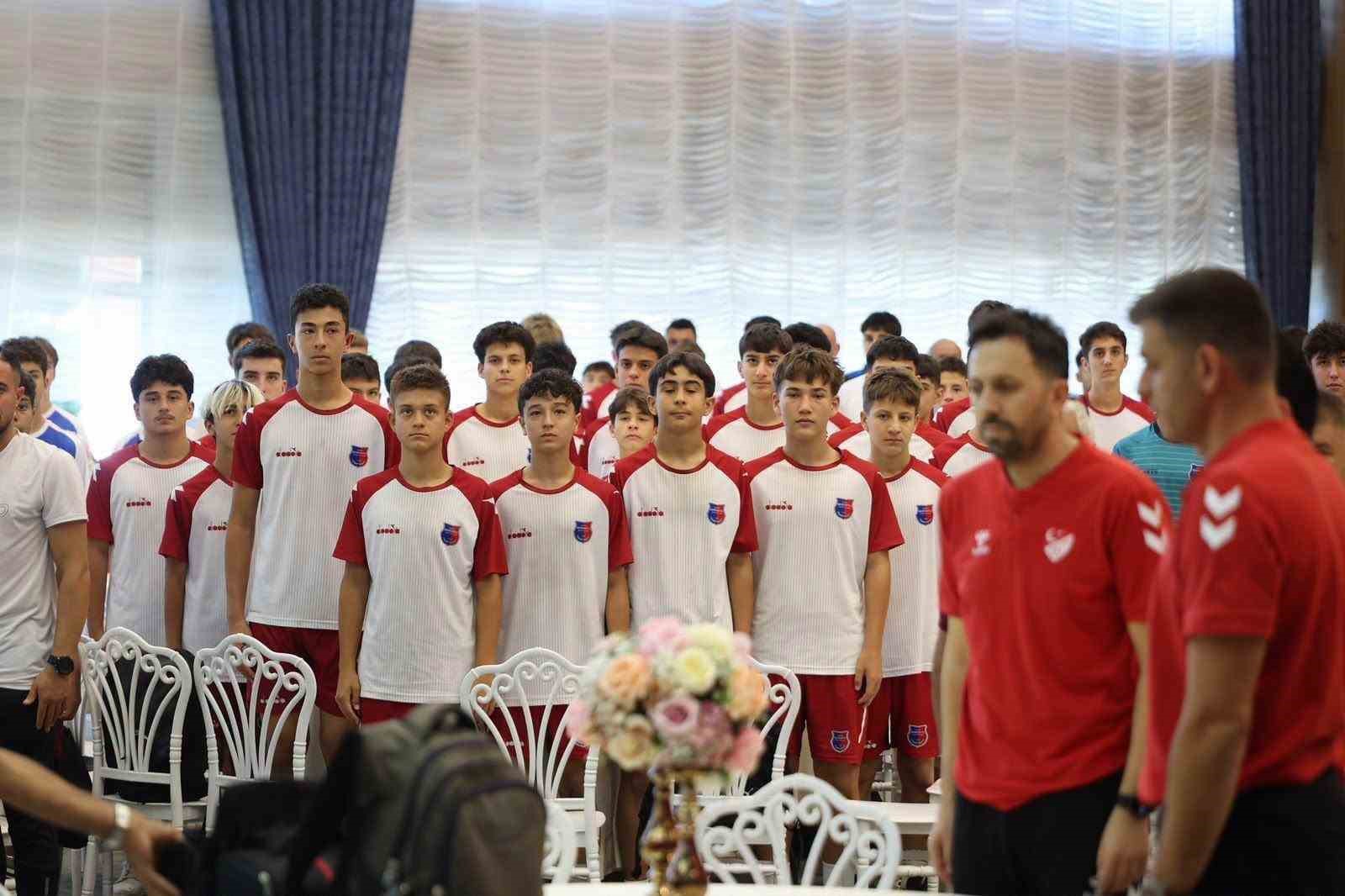Merkezefendi’de futbolun yeni sezon kuralları konuşuldu