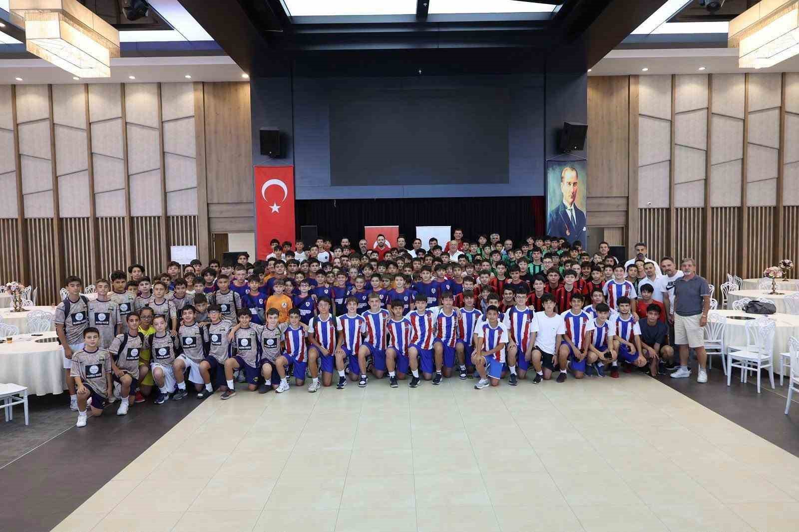 Merkezefendi’de futbolun yeni sezon kuralları konuşuldu