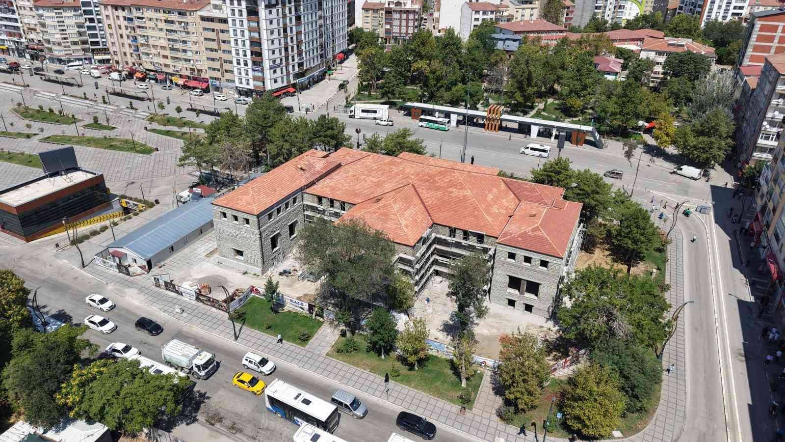 Tarihi öğretmenevinde restorasyon çalışmaları devam ediyor
