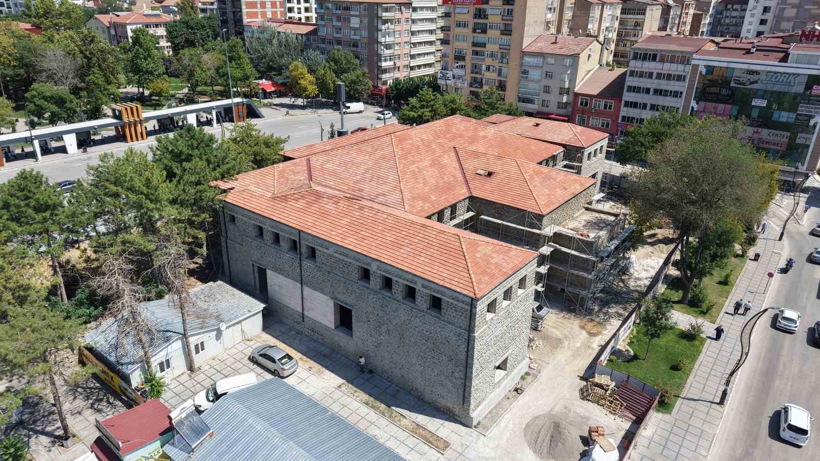 Tarihi öğretmenevinde restorasyon çalışmaları devam ediyor