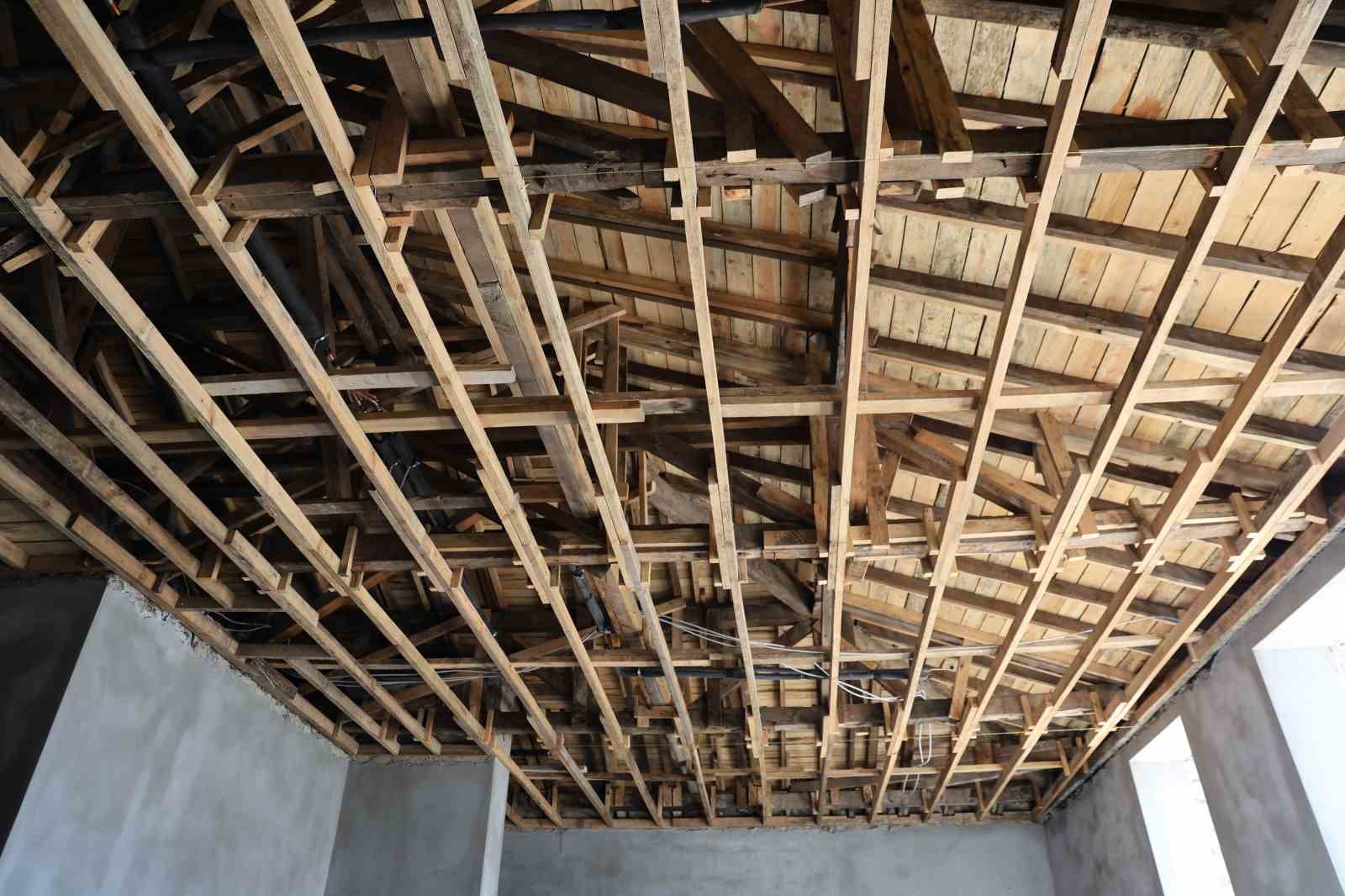 Tarihi öğretmenevinde restorasyon çalışmaları devam ediyor