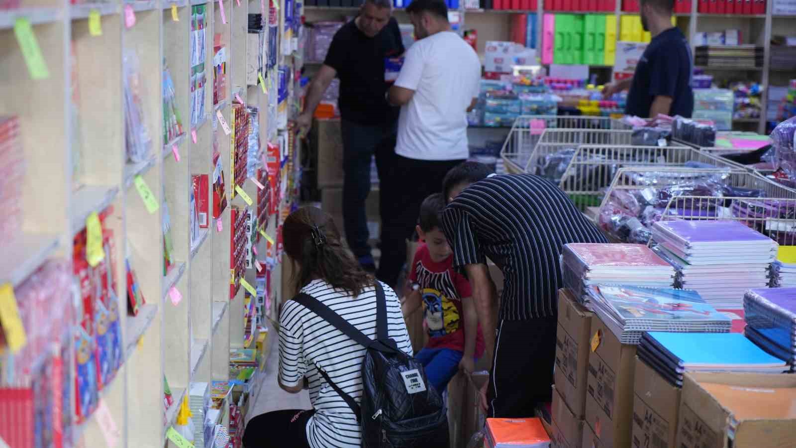 Başkentte okul alışverişi hareketliliği başladı