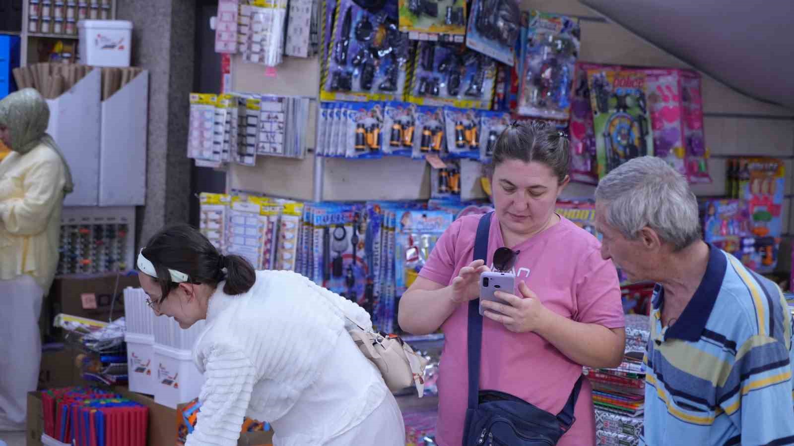 Başkentte okul alışverişi hareketliliği başladı