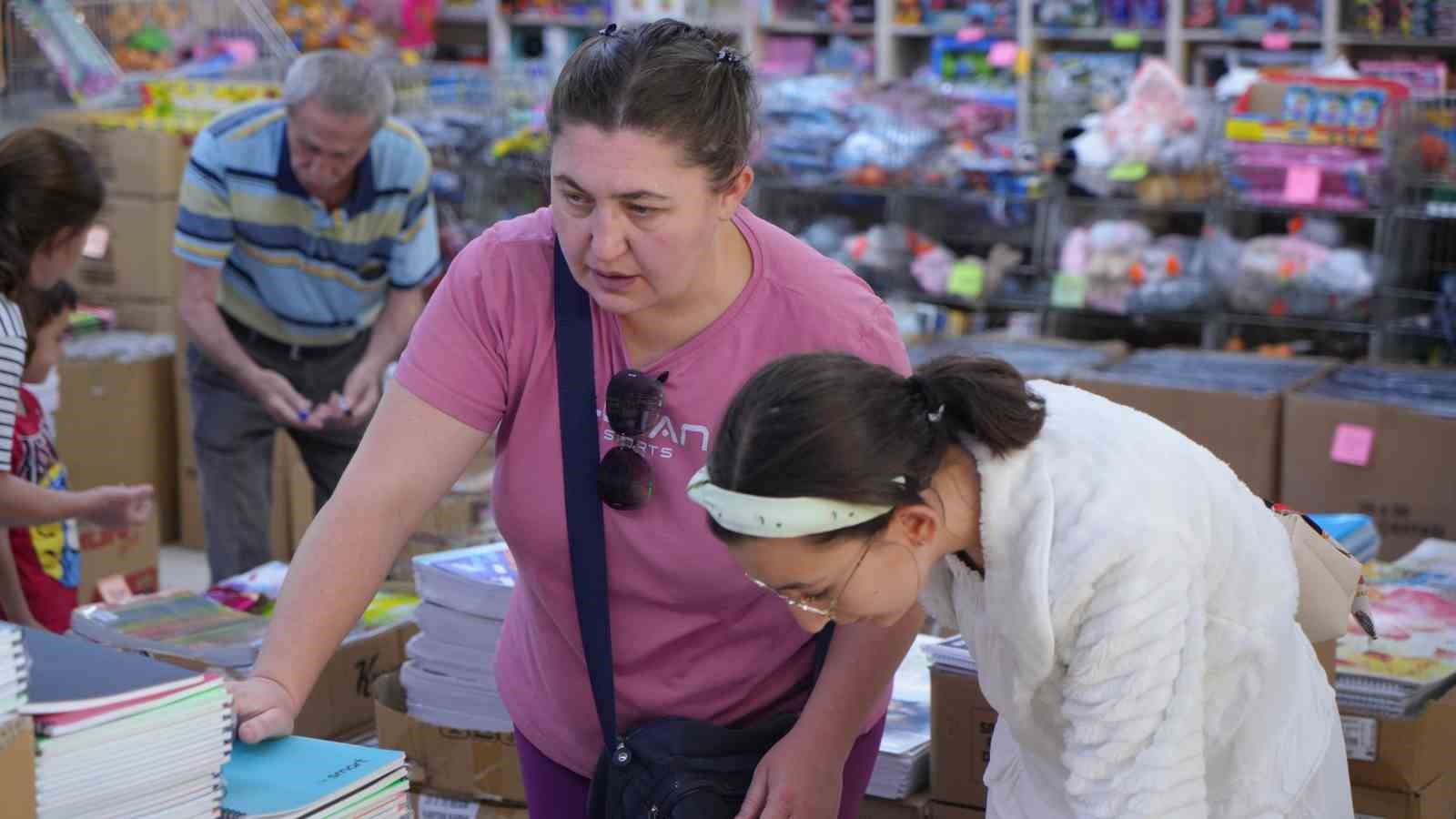 Başkentte okul alışverişi hareketliliği başladı