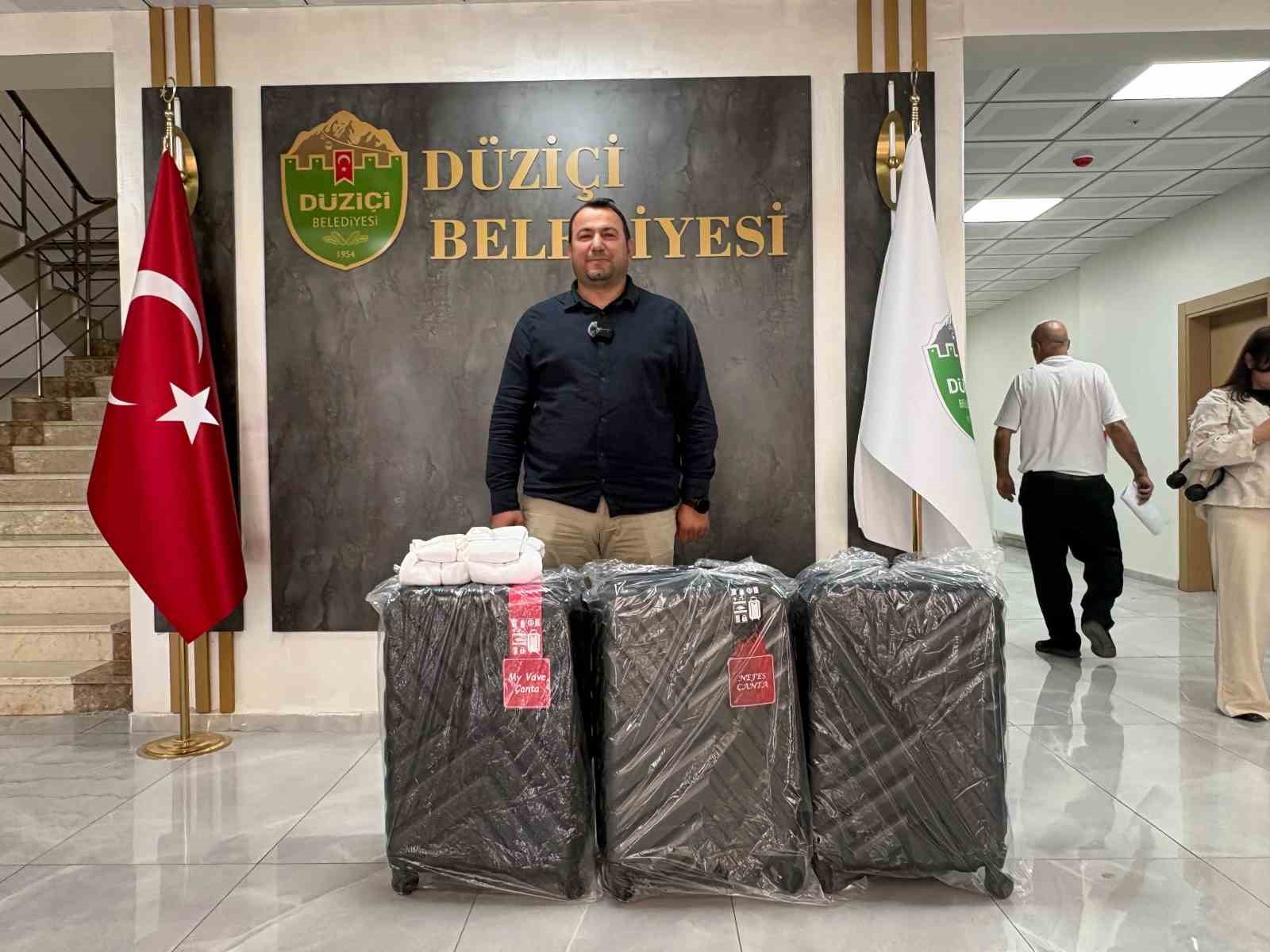 Osmaniye’de üniversiteyi kazanan gençlere valiz ve havlu desteği