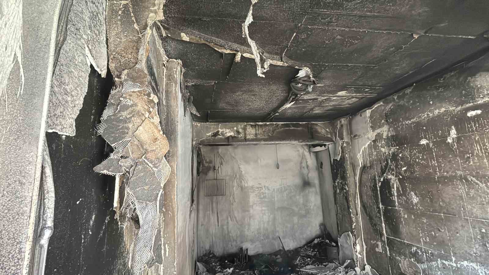 Garajda hava kompresörü yangın çıkarttı, otomobil ve apartman hasar aldı: 3 kişi dumandan etkilendi