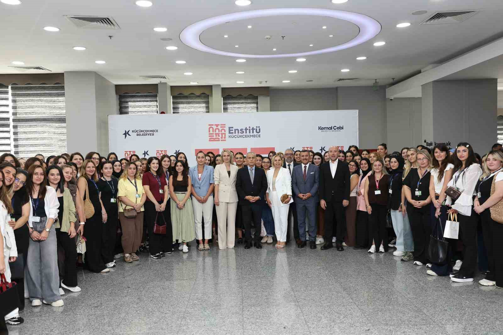 Küçükçekmece Belediyesi yeni eğitim ekosistemi "Enstitü Küçükçekmece"yi tanıttı