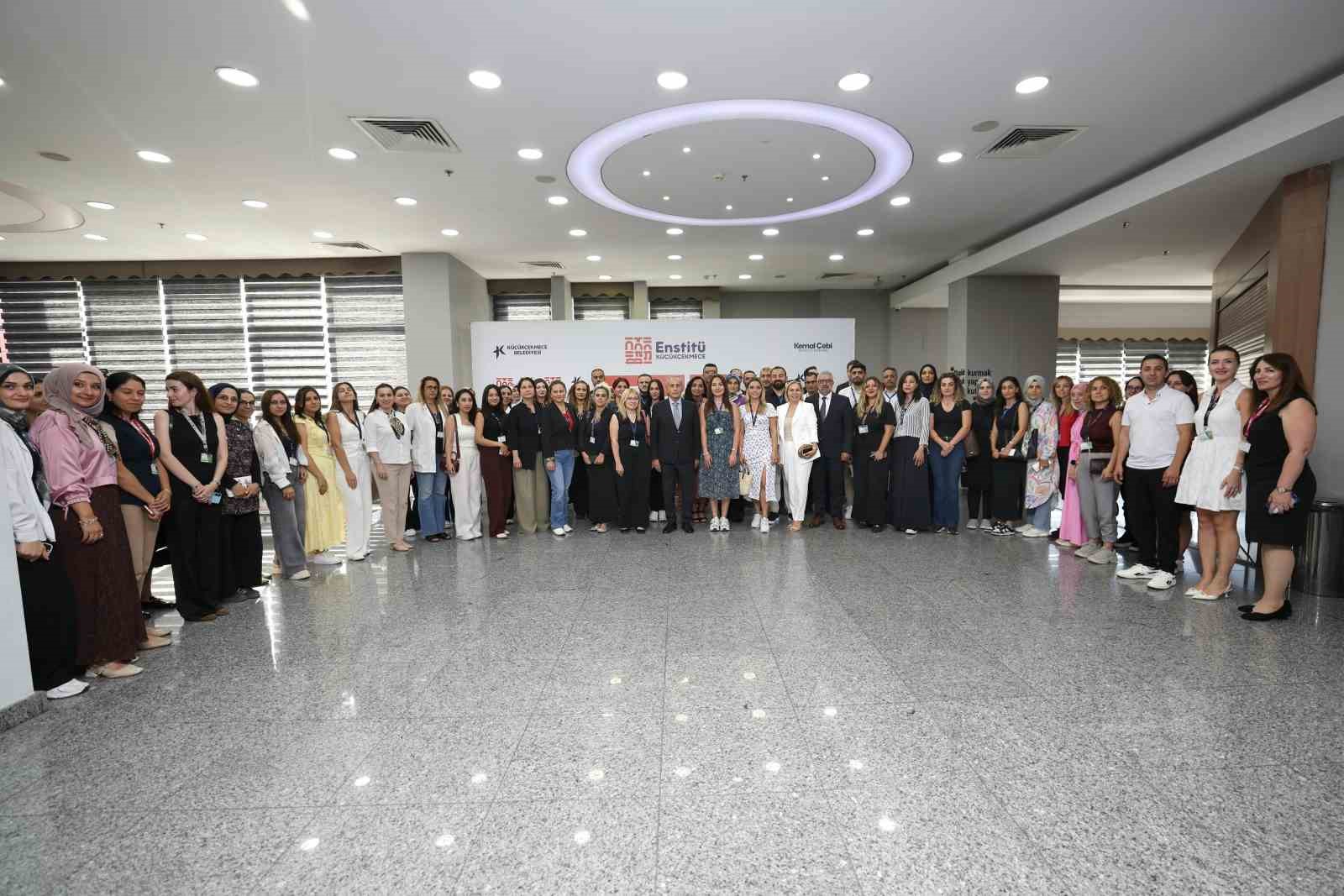 Küçükçekmece Belediyesi yeni eğitim ekosistemi "Enstitü Küçükçekmece"yi tanıttı