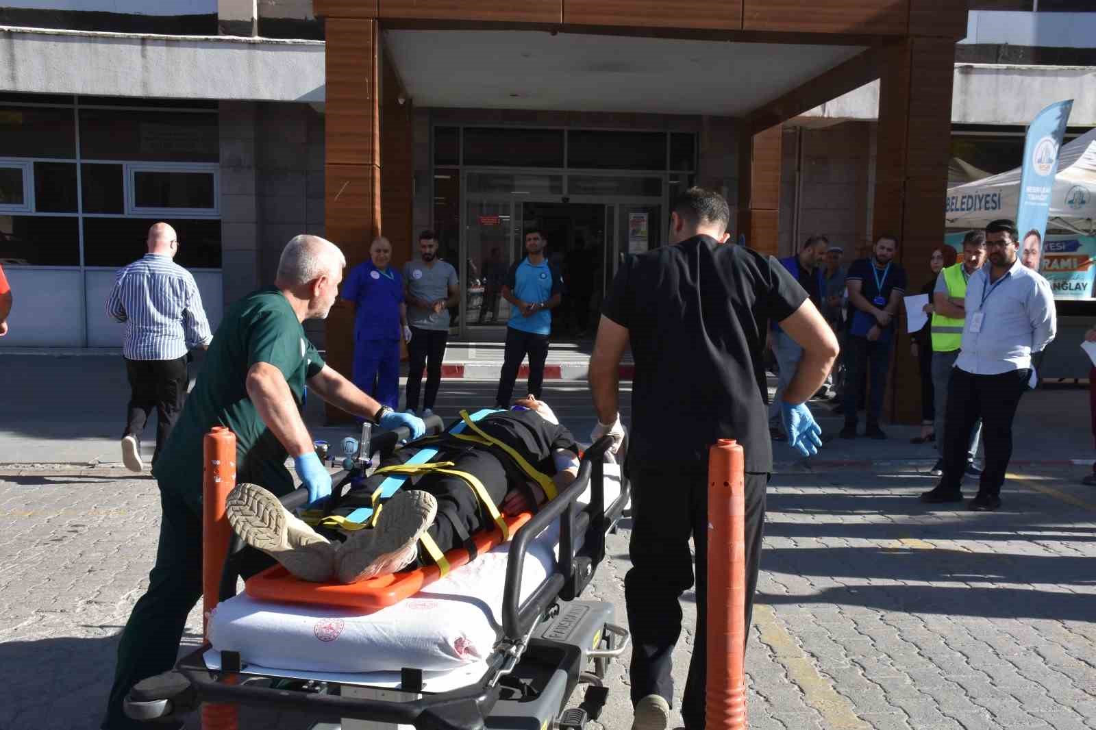 Bitlis Devlet Hastanesi’nde deprem tatbikatı yapıldı