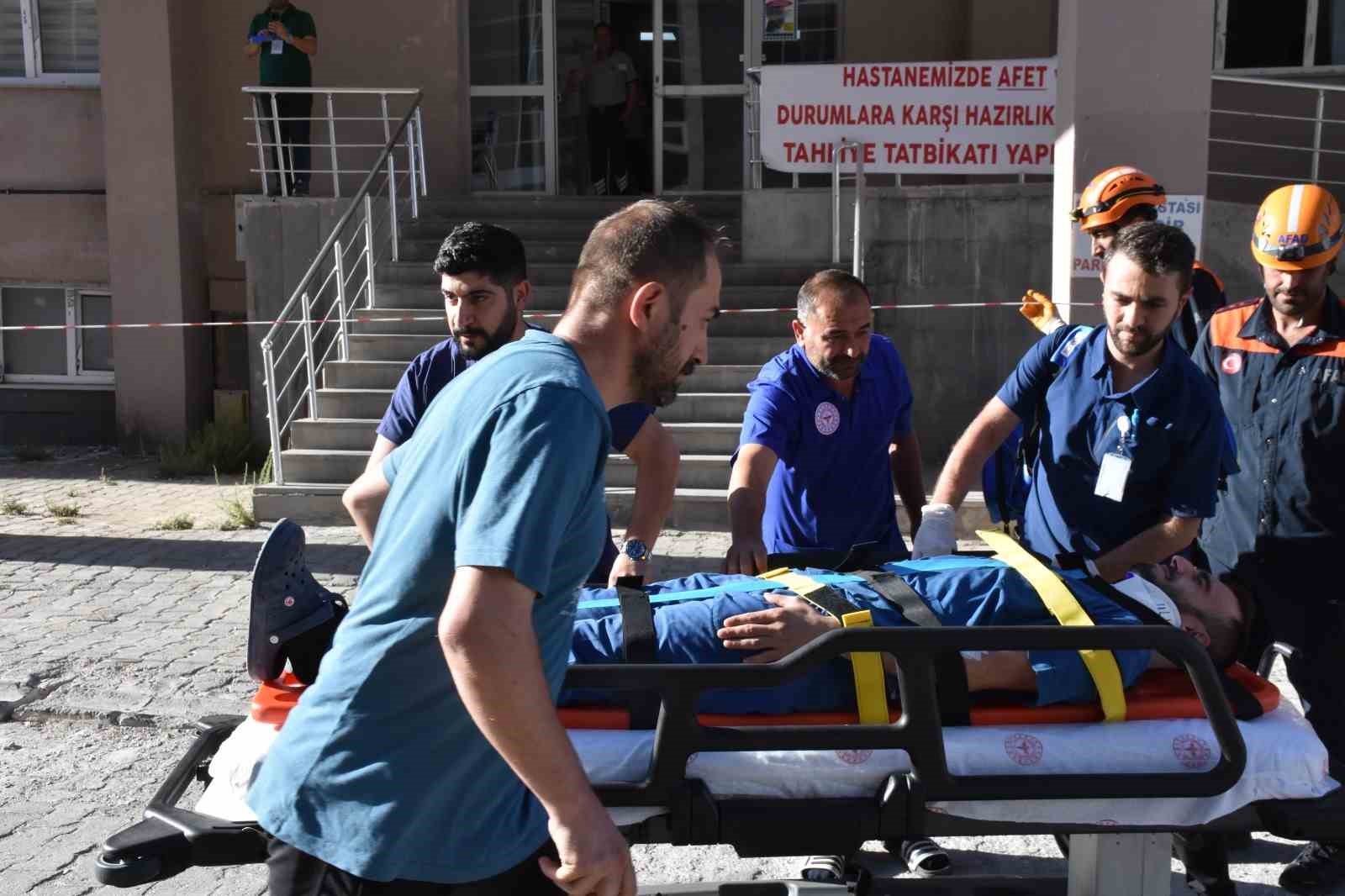 Bitlis Devlet Hastanesi’nde deprem tatbikatı yapıldı