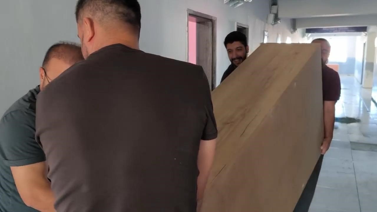 Van’da öğretmenler okulun yükünü birlikte omuzladı