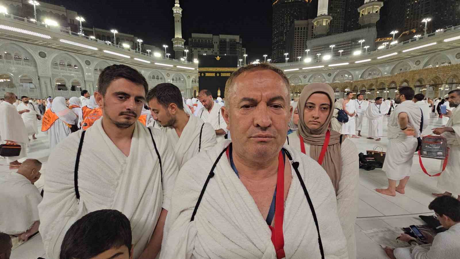 Okul saldırısında hayatını kaybedenlerin aileleri umre için kutsal topraklarda