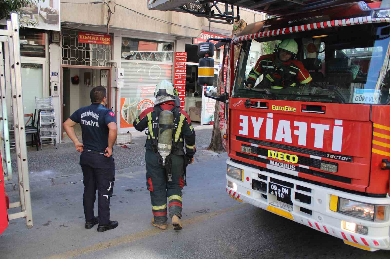 Efeler’de doğal gaz kaçağı paniği, 6 katlı bina tahliye edildi