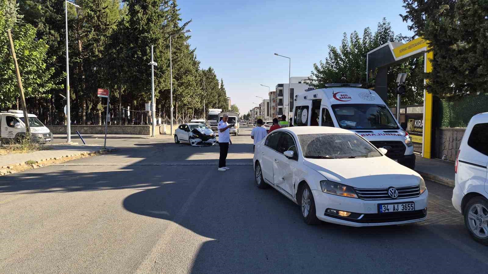 Adıyaman’da 2 otomobil çarpıştı: 1 yaralı