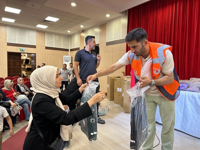 Kağıthane Belediyesi’nden öğrencilere çanta ve kırtasiye desteği
