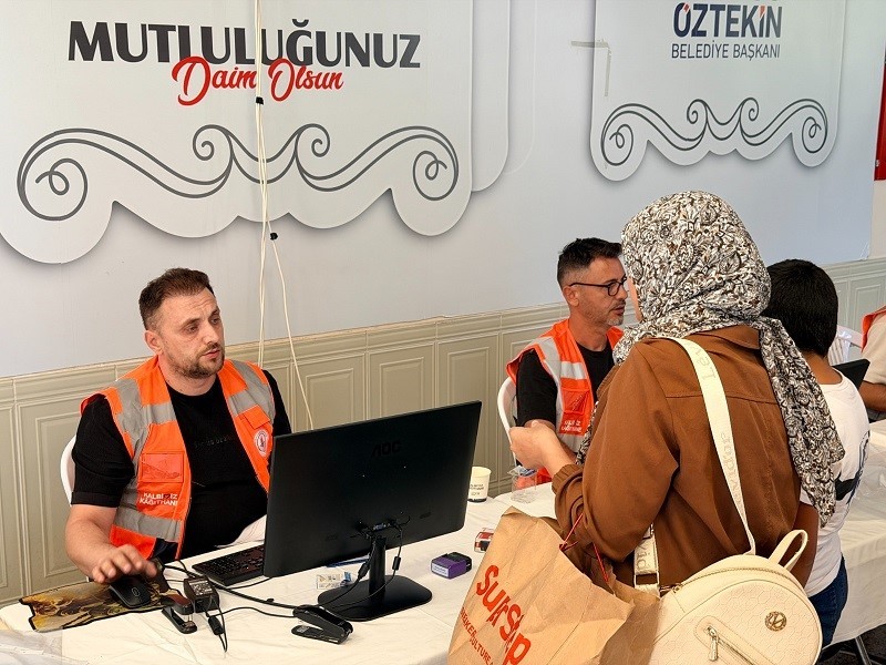 Kağıthane Belediyesi’nden öğrencilere çanta ve kırtasiye desteği