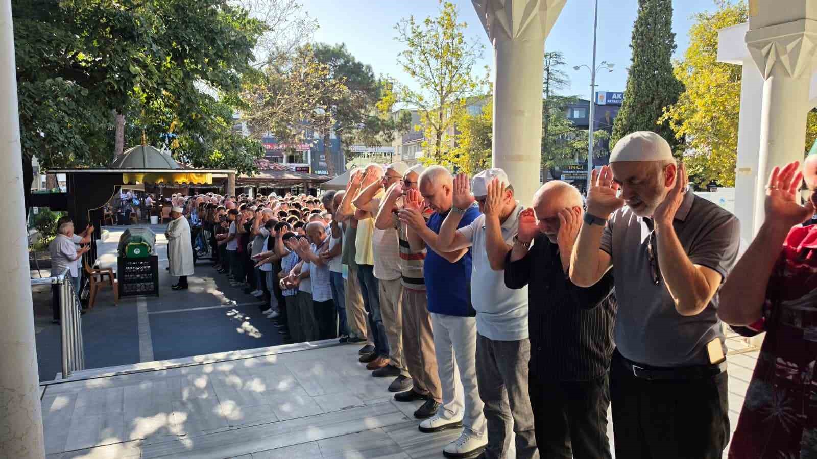 Yolun karşısına geçmek isterken canından olan genç kız son yolculuğuna uğurlandı