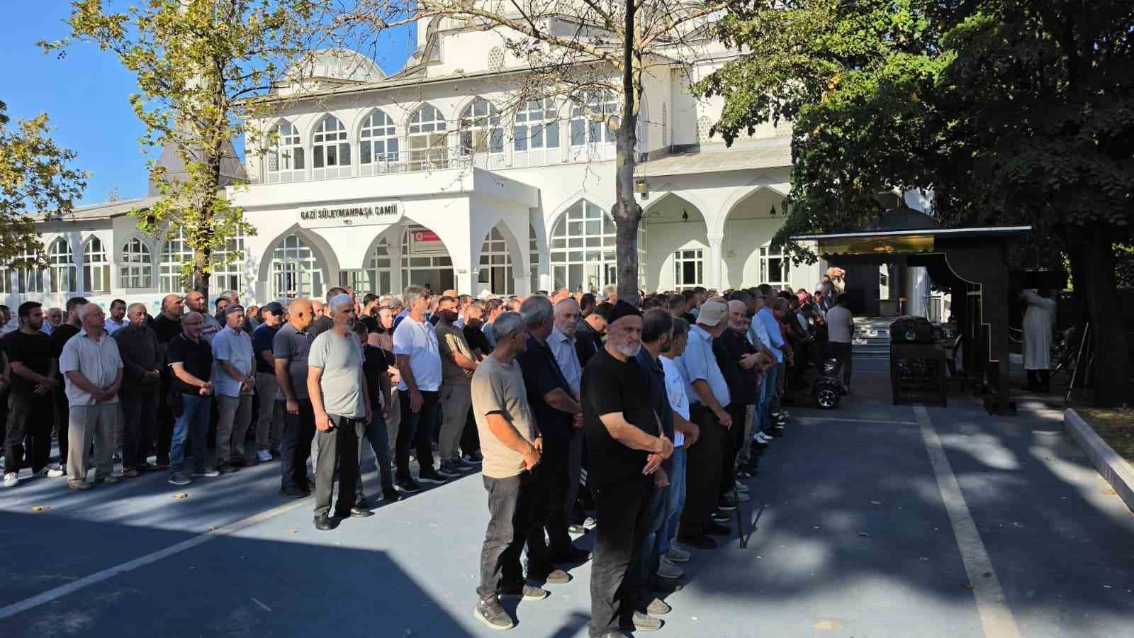 Yolun karşısına geçmek isterken canından olan genç kız son yolculuğuna uğurlandı