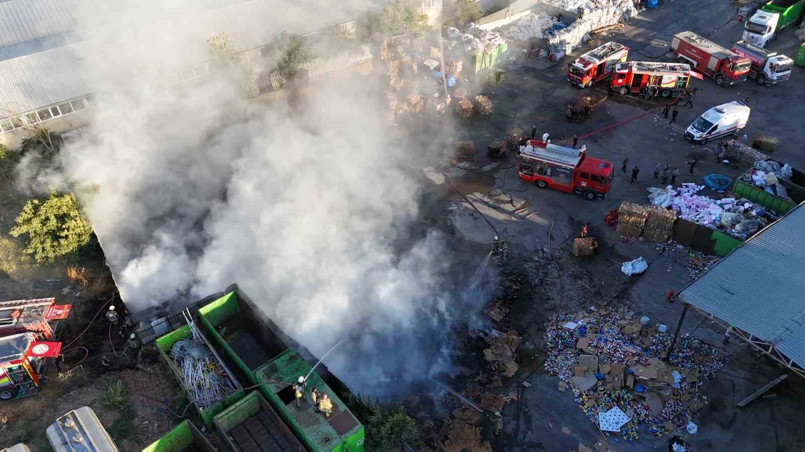 Bursa’da geri dönüşüm deposunda korkutan yangın