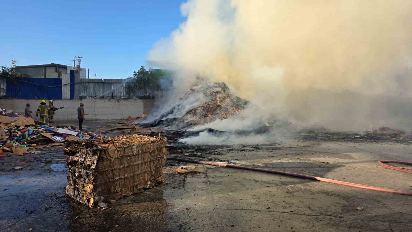 Bursa’da geri dönüşüm deposunda korkutan yangın