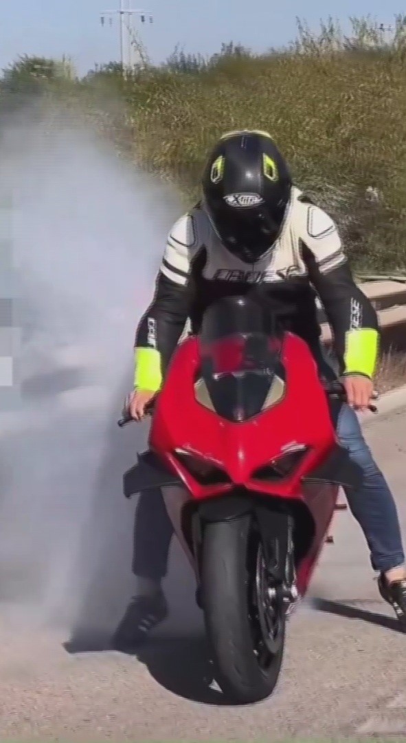 Motosikletiyle akrobatik hareketler yapan sürücüye 53 bin TL ceza