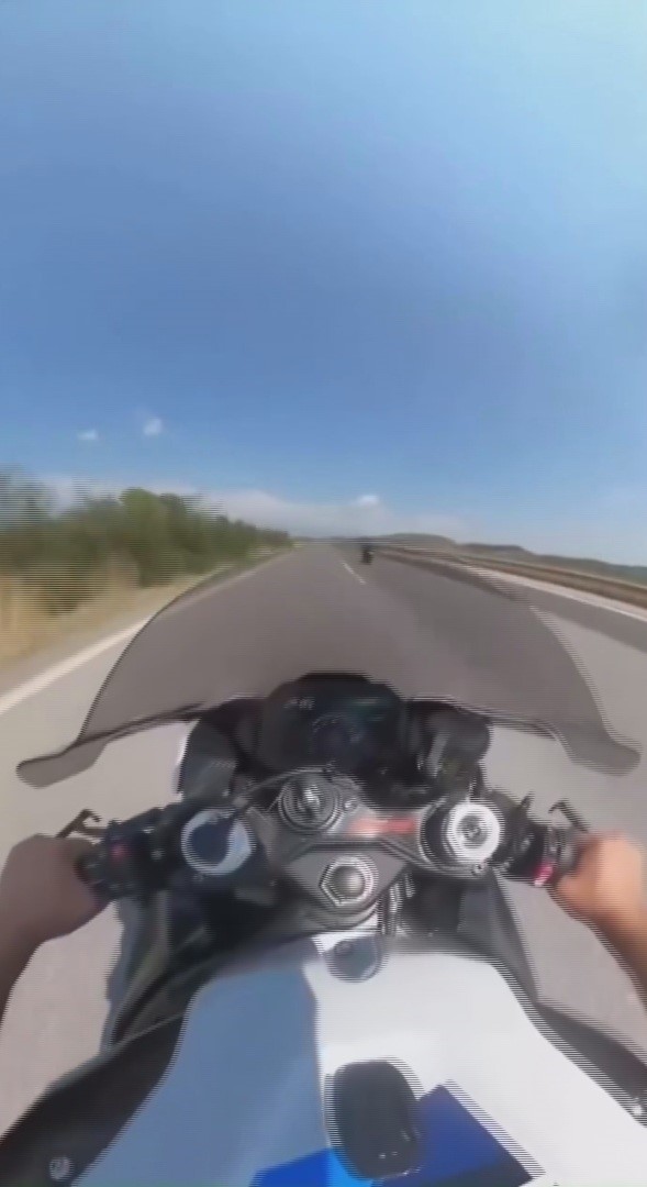 Motosikletiyle akrobatik hareketler yapan sürücüye 53 bin TL ceza