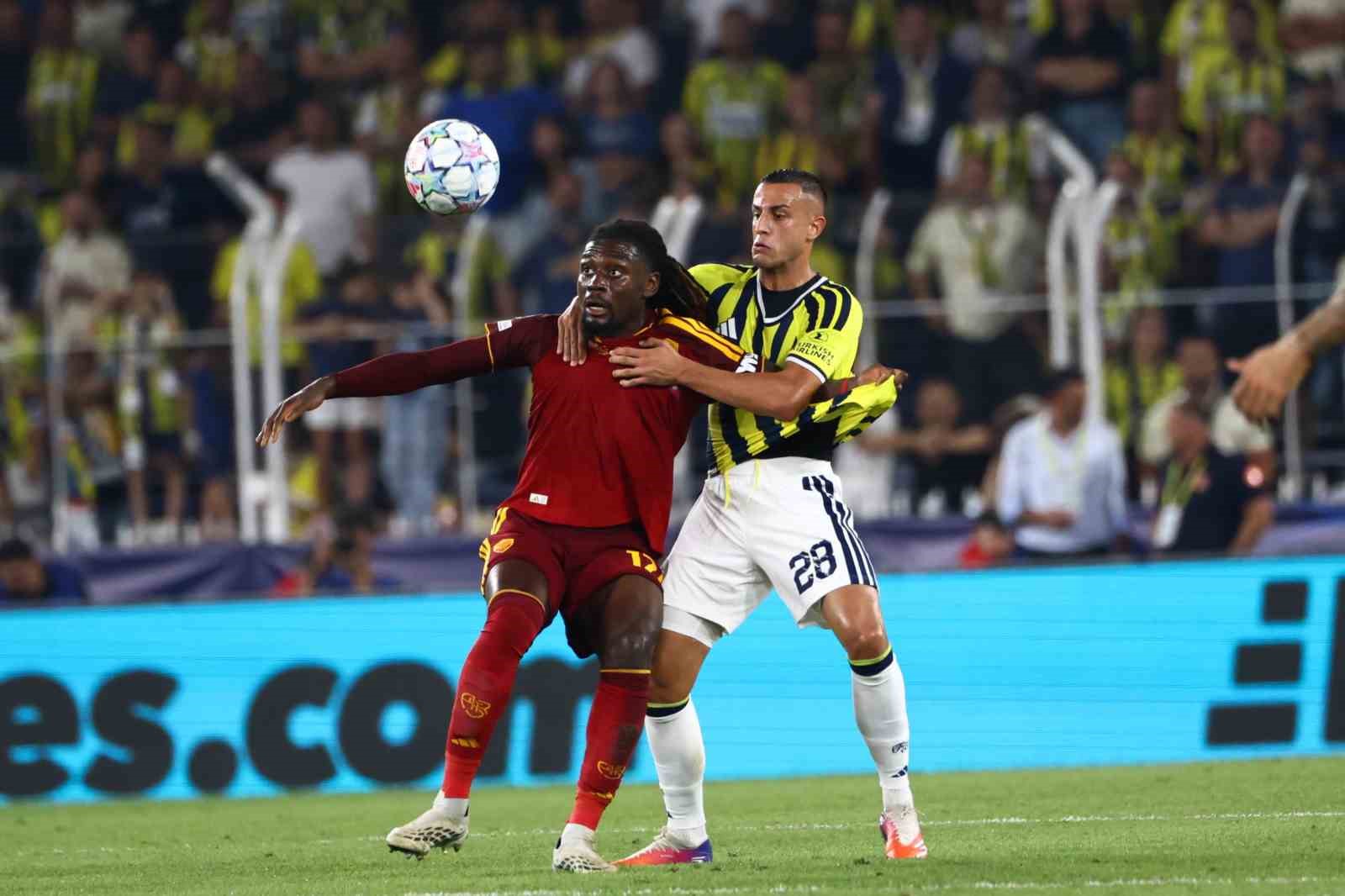 UEFA Şampiyonlar Ligi: Fenerbahçe: 0 - Roma: 1 (İlk yarı)