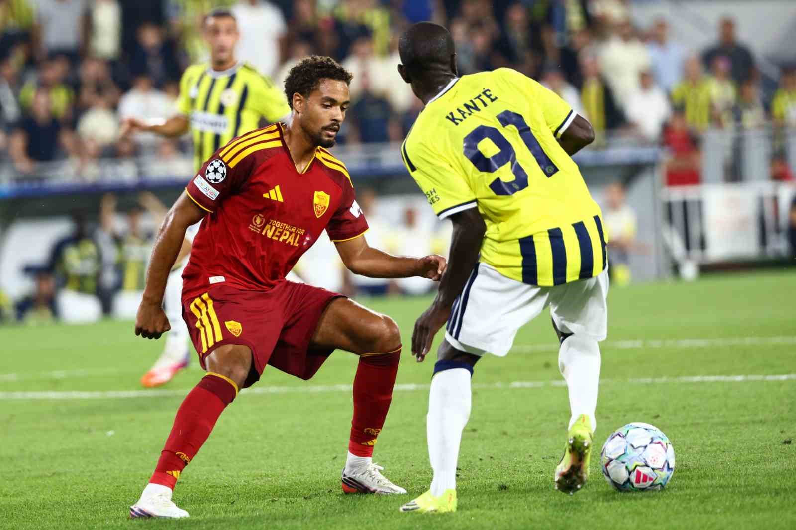 UEFA Şampiyonlar Ligi: Fenerbahçe: 0 - Roma: 1 (İlk yarı)