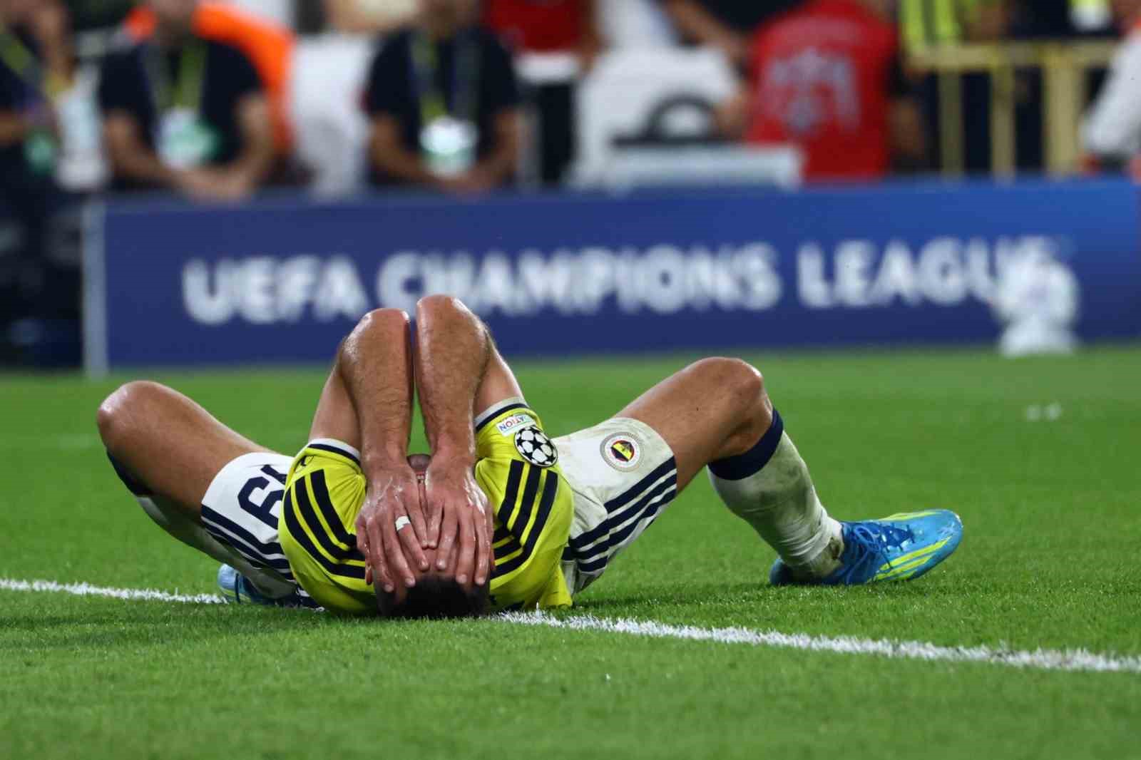 UEFA Şampiyonlar Ligi: Fenerbahçe: 0 - Roma: 1 (İlk yarı)