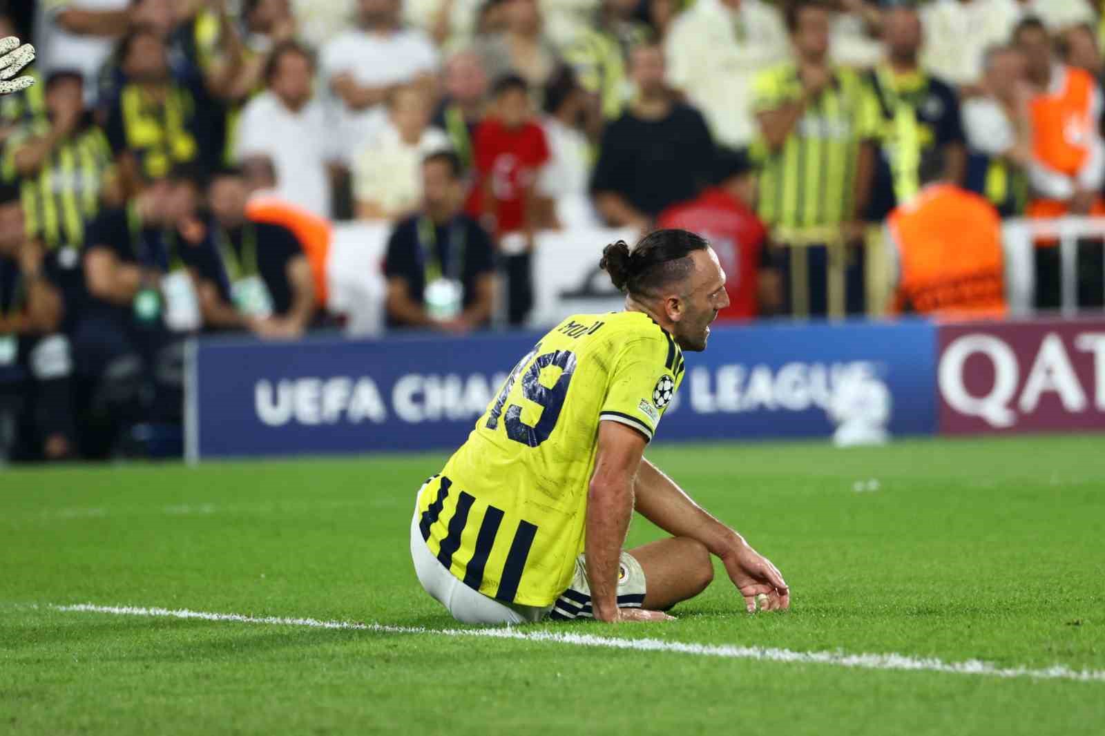 UEFA Şampiyonlar Ligi: Fenerbahçe: 0 - Roma: 1 (İlk yarı)