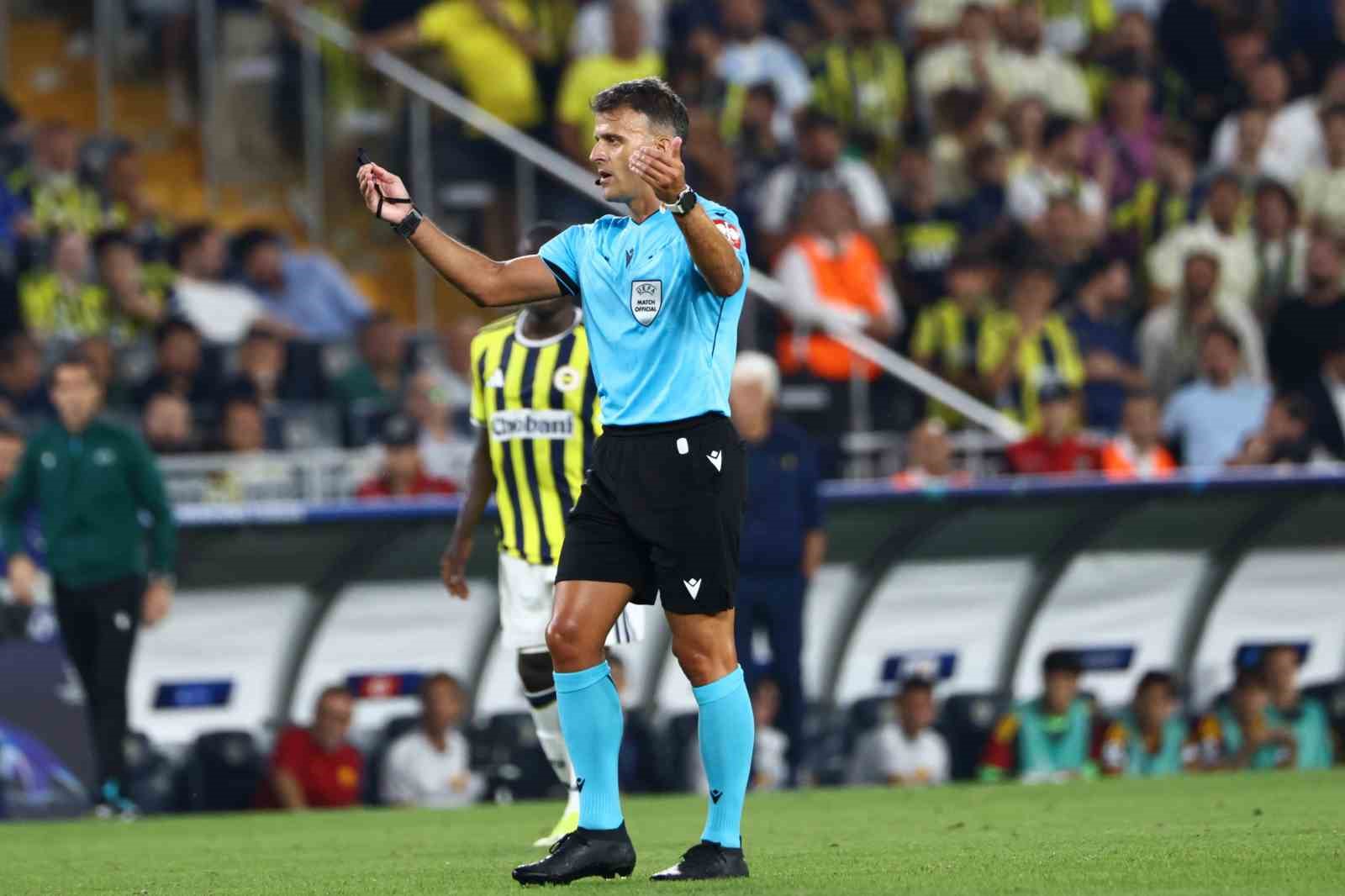 UEFA Şampiyonlar Ligi: Fenerbahçe: 0 - Roma: 1 (İlk yarı)