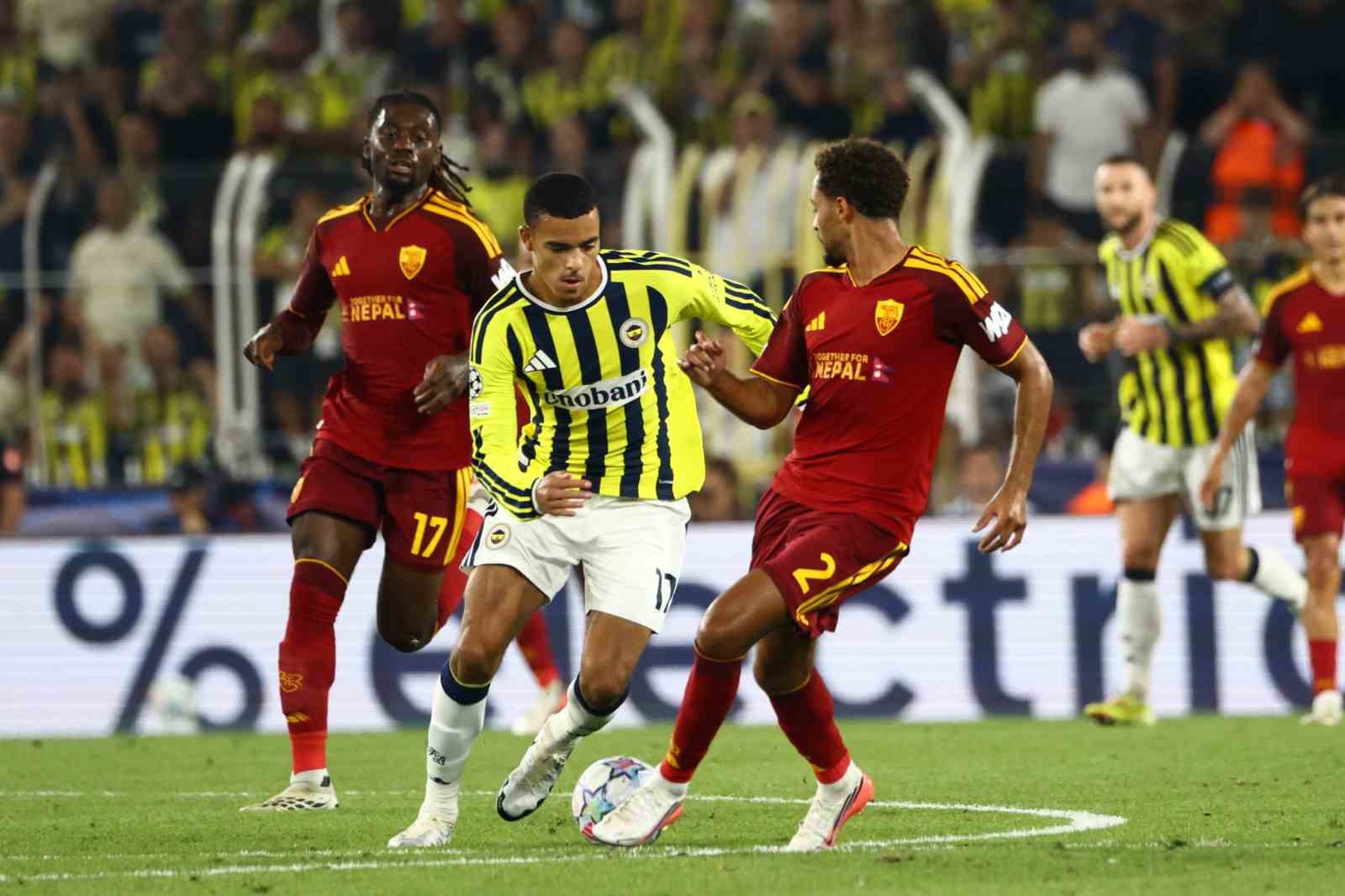UEFA Şampiyonlar Ligi: Fenerbahçe: 0 - Roma: 1 (İlk yarı)