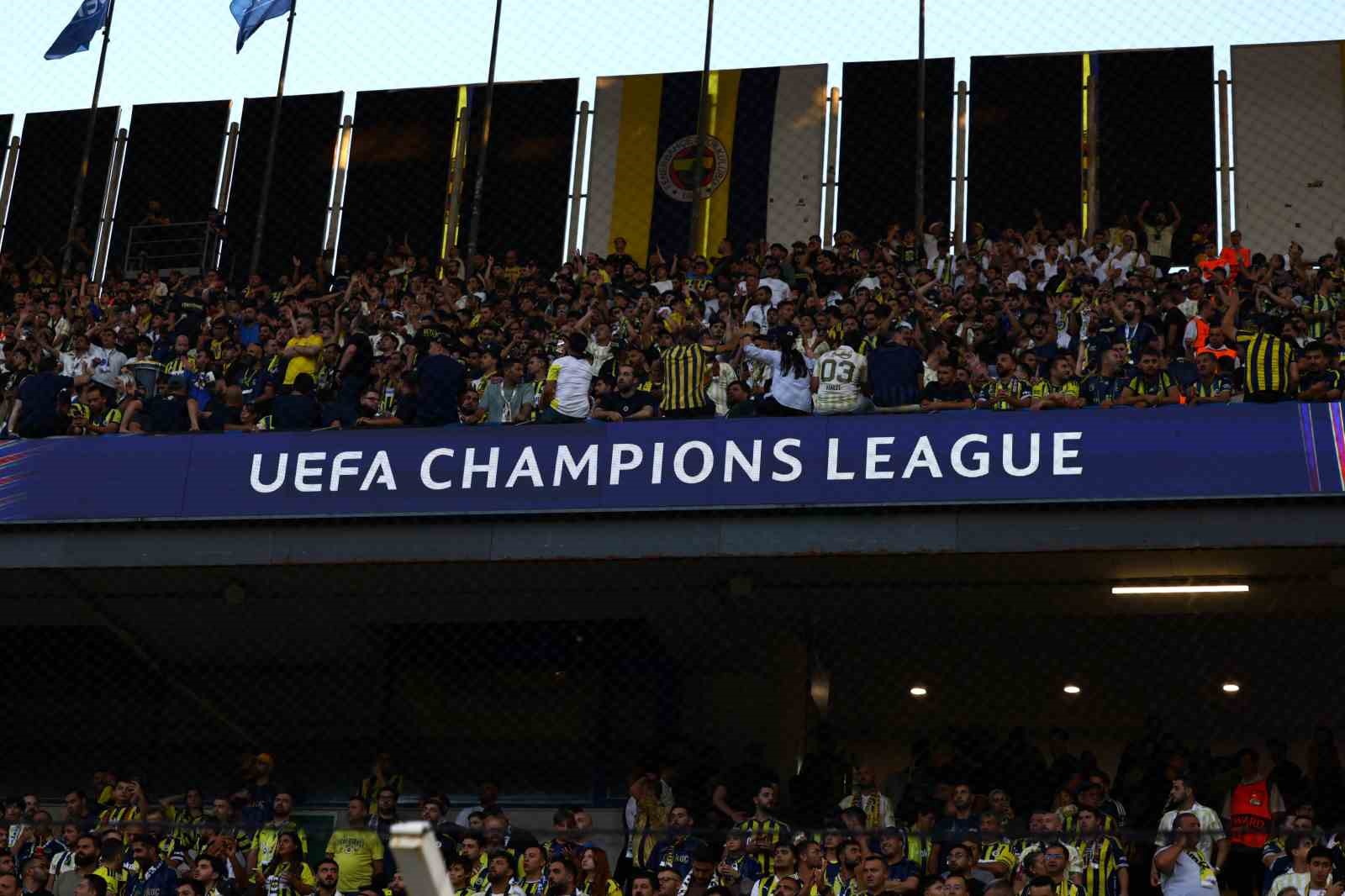 UEFA Şampiyonlar Ligi: Fenerbahçe: 0 - Roma: 0 (Maç devam ediyor)