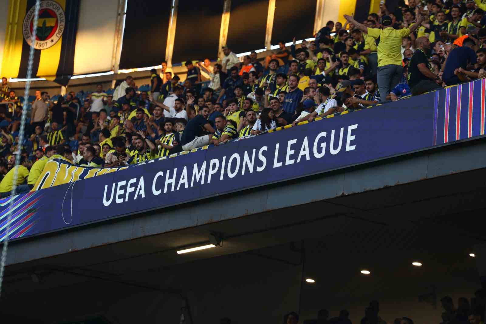 UEFA Şampiyonlar Ligi: Fenerbahçe: 0 - Roma: 0 (Maç devam ediyor)