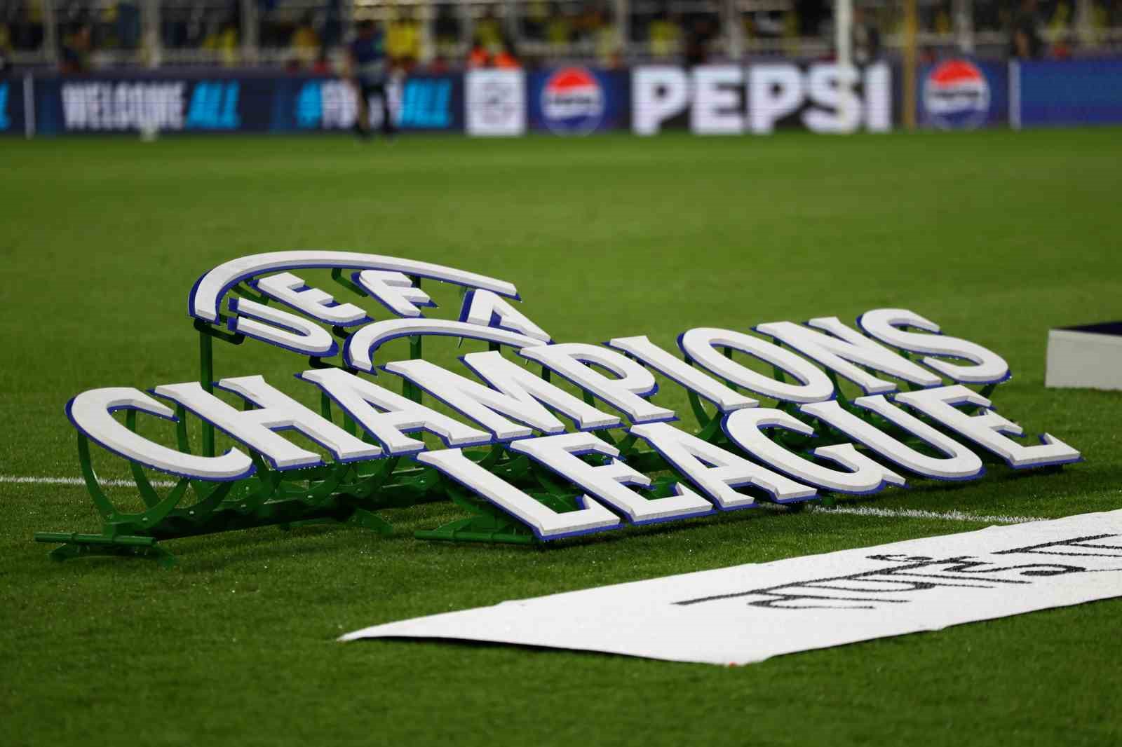 UEFA Şampiyonlar Ligi: Fenerbahçe: 0 - Roma: 0 (Maç devam ediyor)